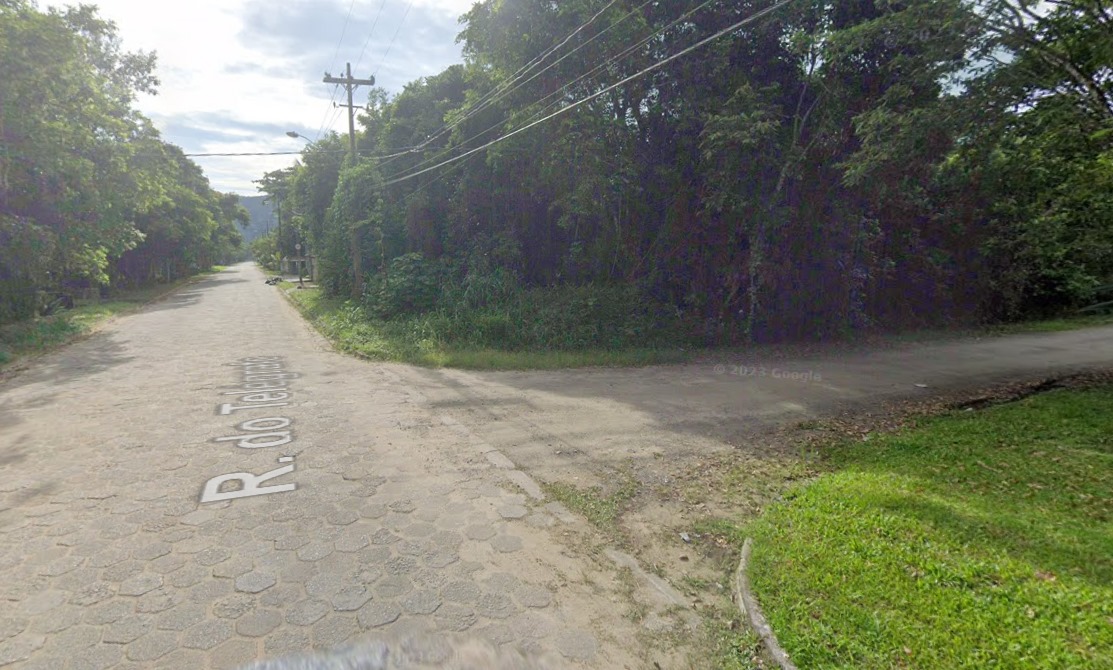 VENDE-SE DOIS LOTES DE ESQUINA EM PERUÍBE