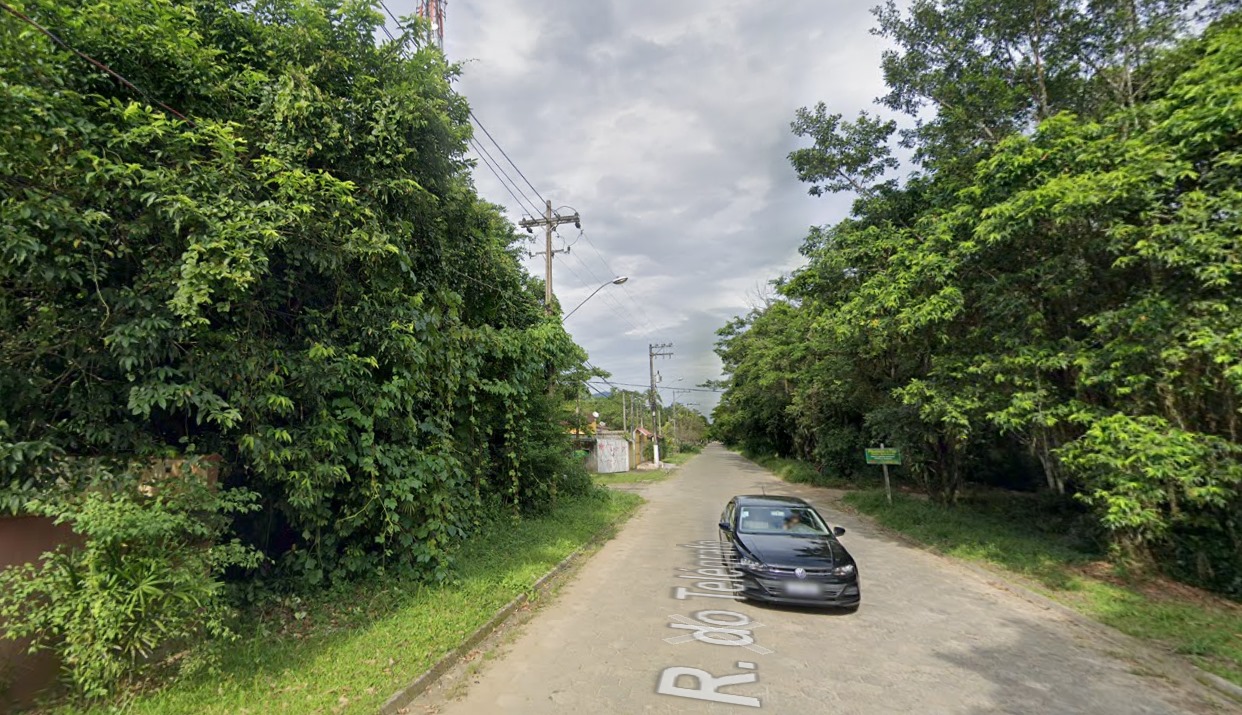 VENDE-SE DOIS LOTES DE ESQUINA EM PERUÍBE