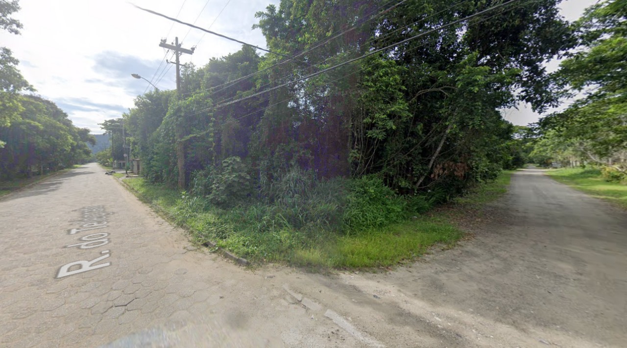 VENDE-SE DOIS LOTES DE ESQUINA EM PERUÍBE