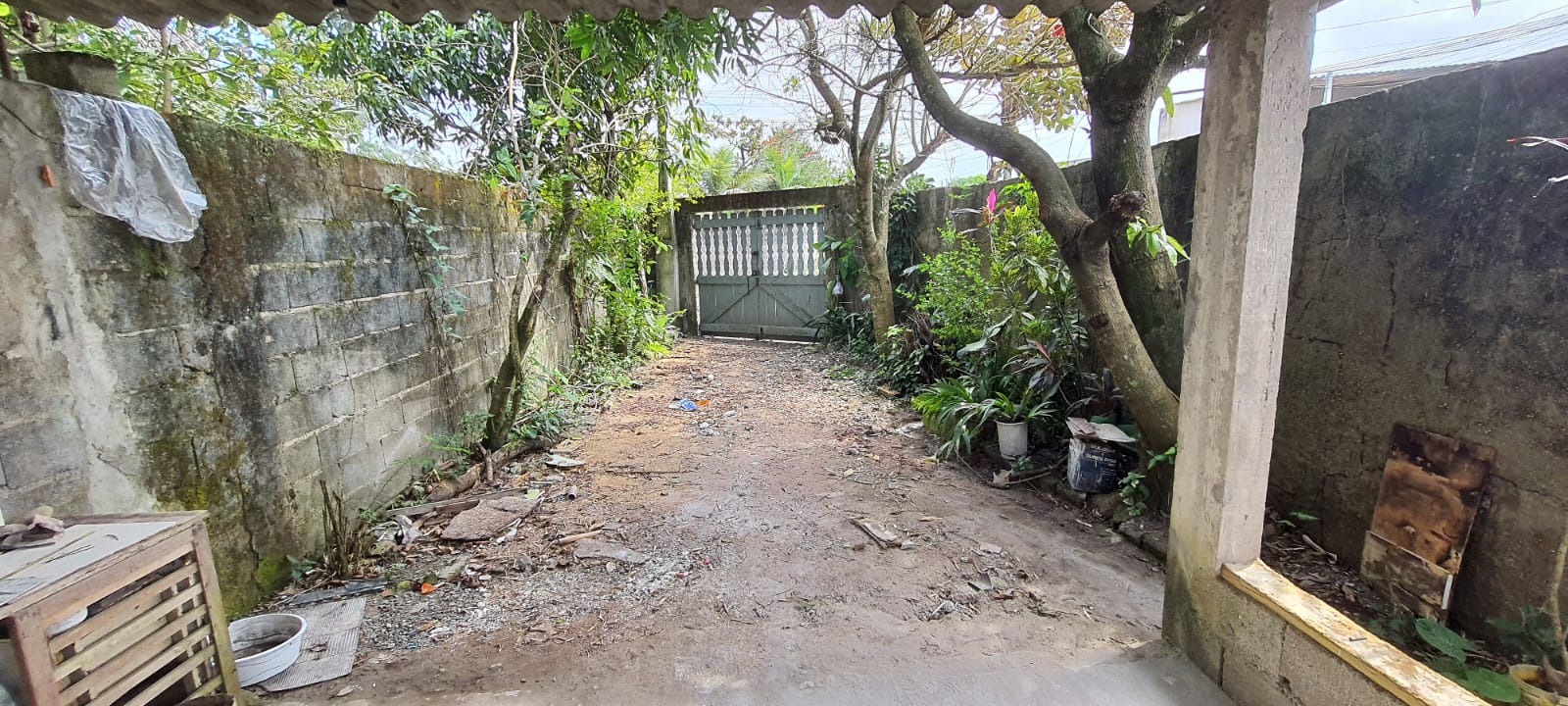 VENDE-SE CASA EM PERUÍBE 