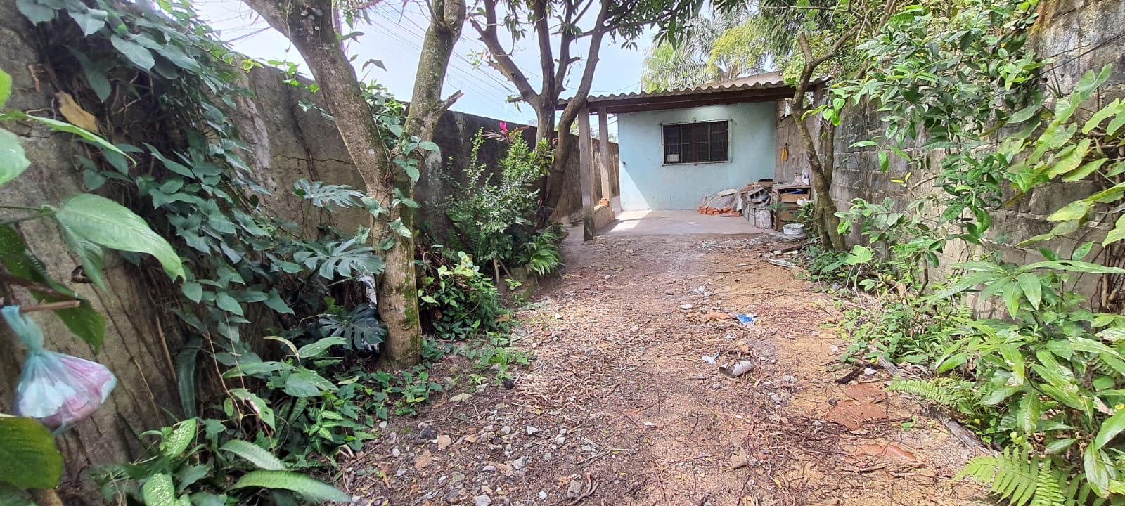 VENDE-SE CASA EM PERUÍBE 