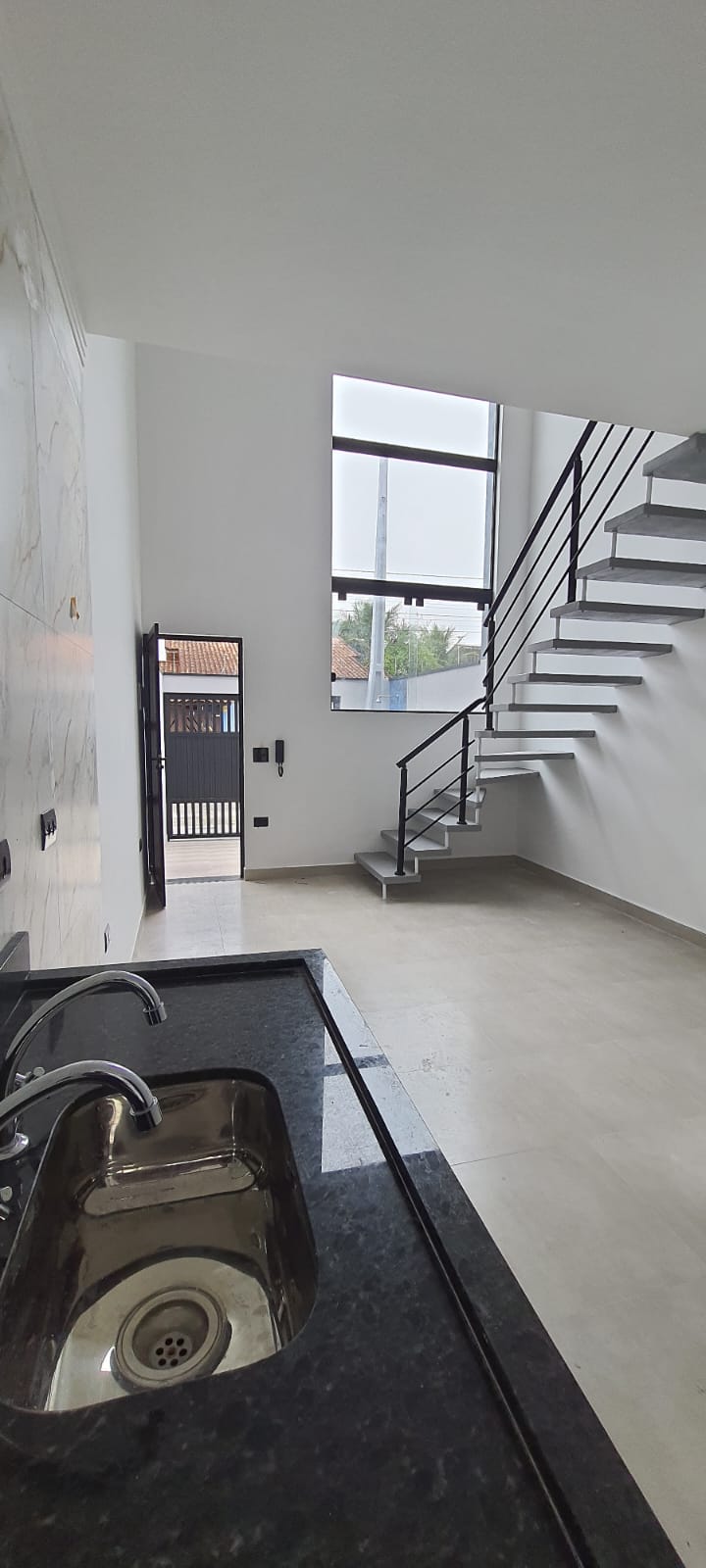 VENDE-SE LOFT/ CASA  400 M DA PRAIA  EM PERUÍBE 