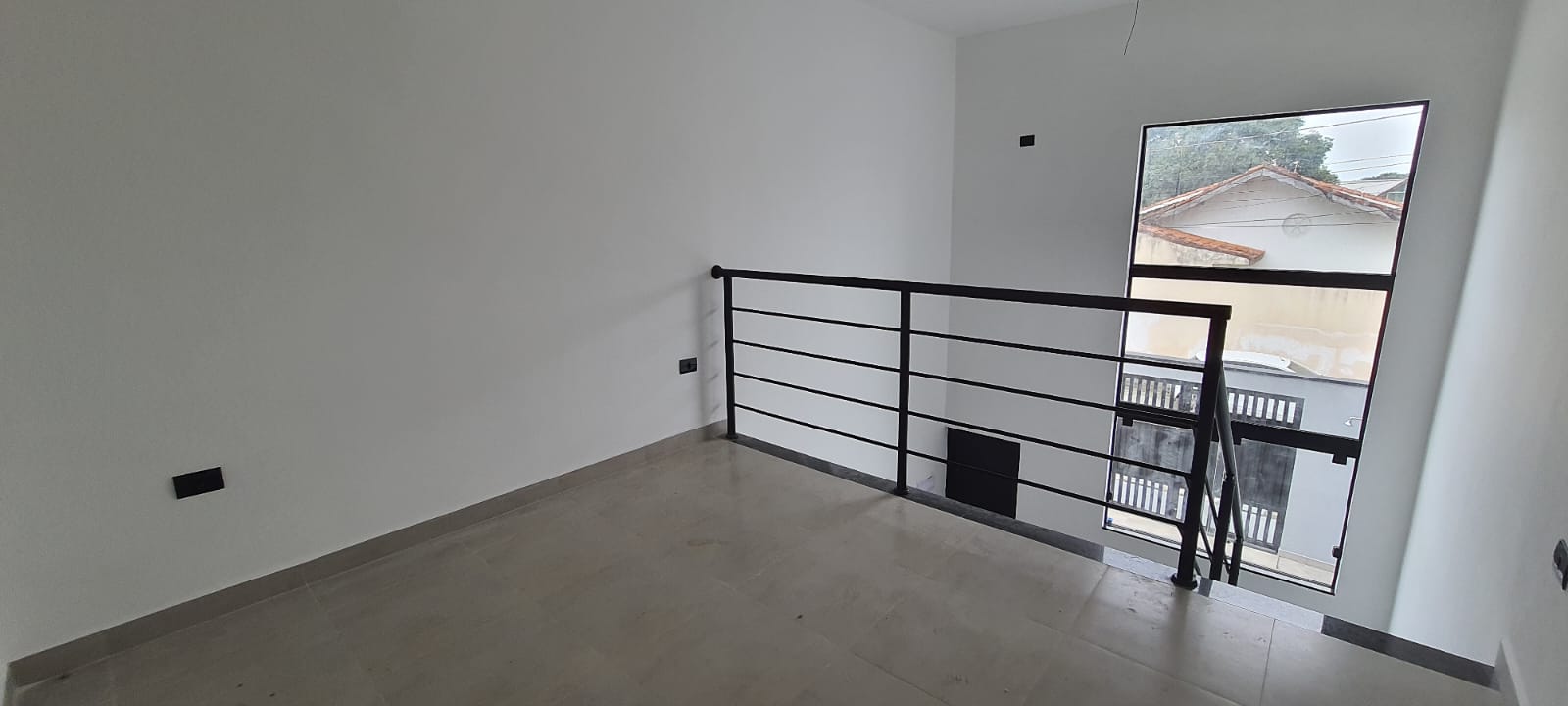 VENDE-SE LOFT/ CASA COM PSICINA  400 M DA PRAIA  EM PERUÍBE 