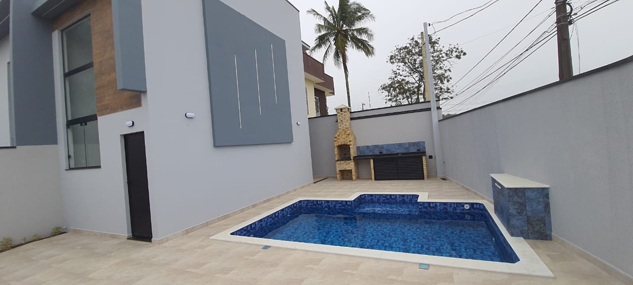 VENDE-SE LOFT/ CASA COM PSICINA  400 M DA PRAIA  EM PERUÍBE 