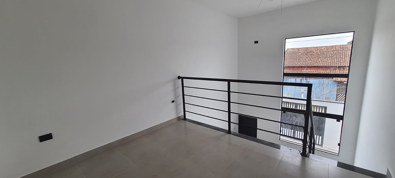 VENDE-SE LOFT/ CASA COM PSICINA 400 M DA PRAIA EM PERUÍBE