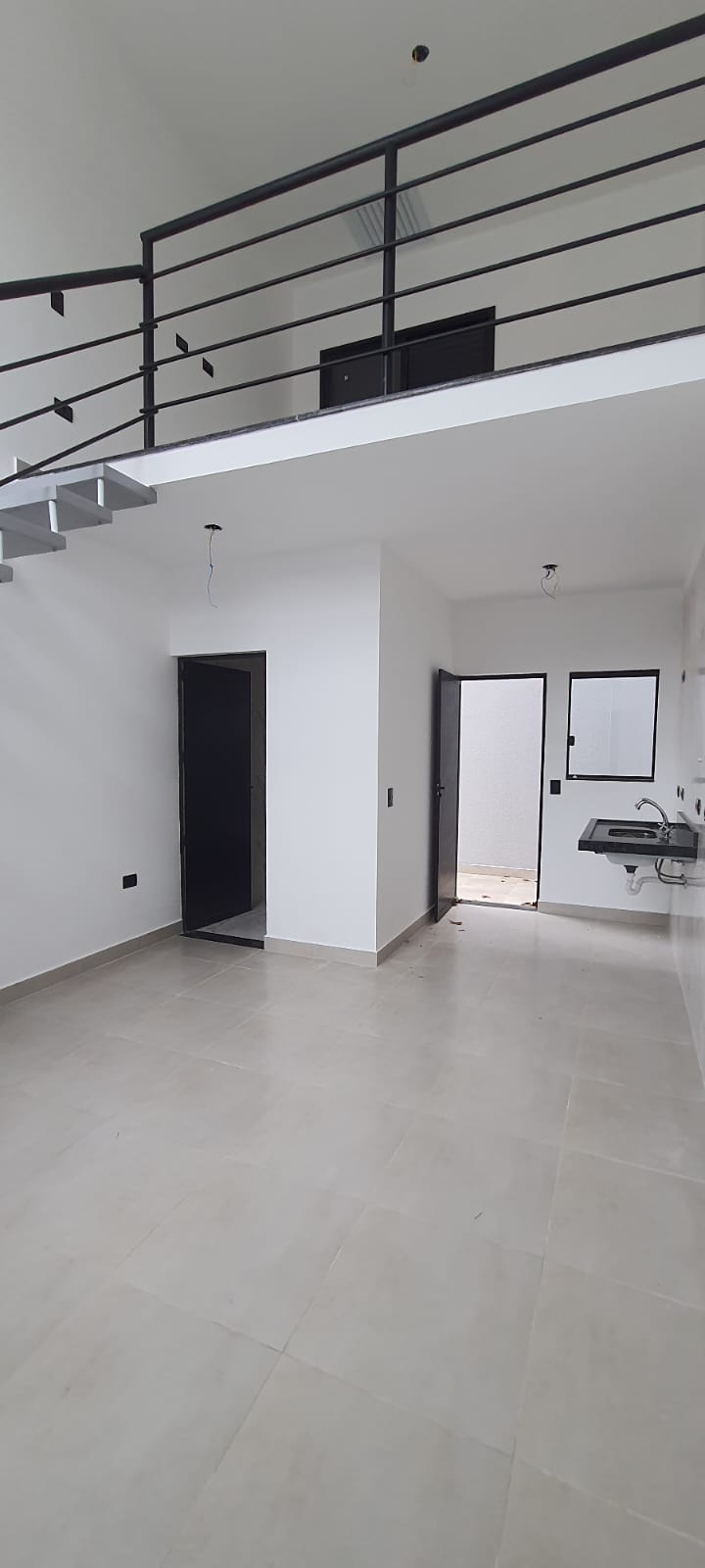 VENDE-SE LOFT/ CASA COM PSICINA 400 M DA PRAIA EM PERUÍBE
