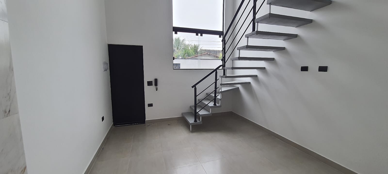 VENDE-SE LOFT/ CASA COM PSICINA 400 M DA PRAIA EM PERUÍBE