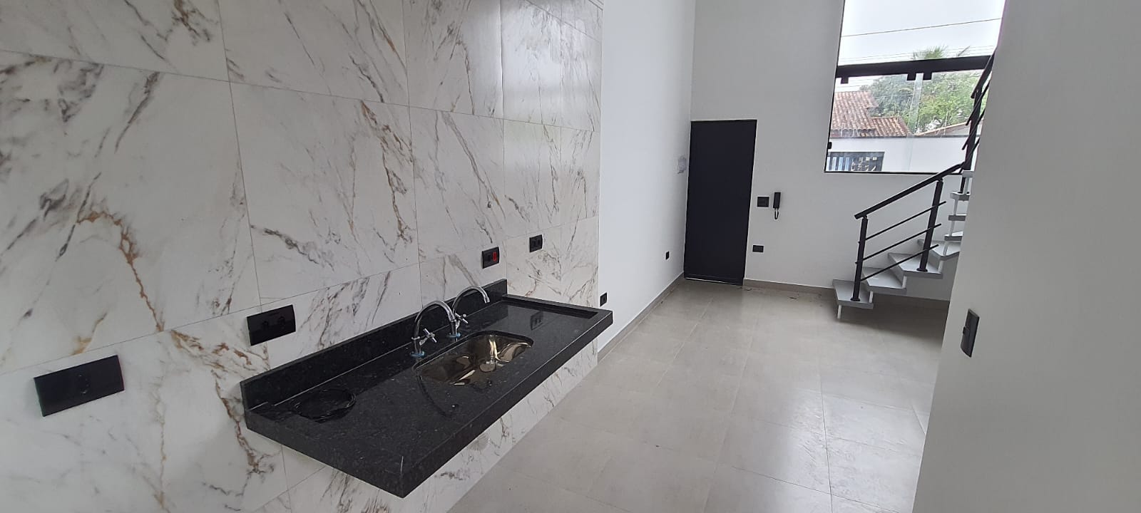 VENDE-SE LOFT/ CASA COM PSICINA 400 M DA PRAIA EM PERUÍBE
