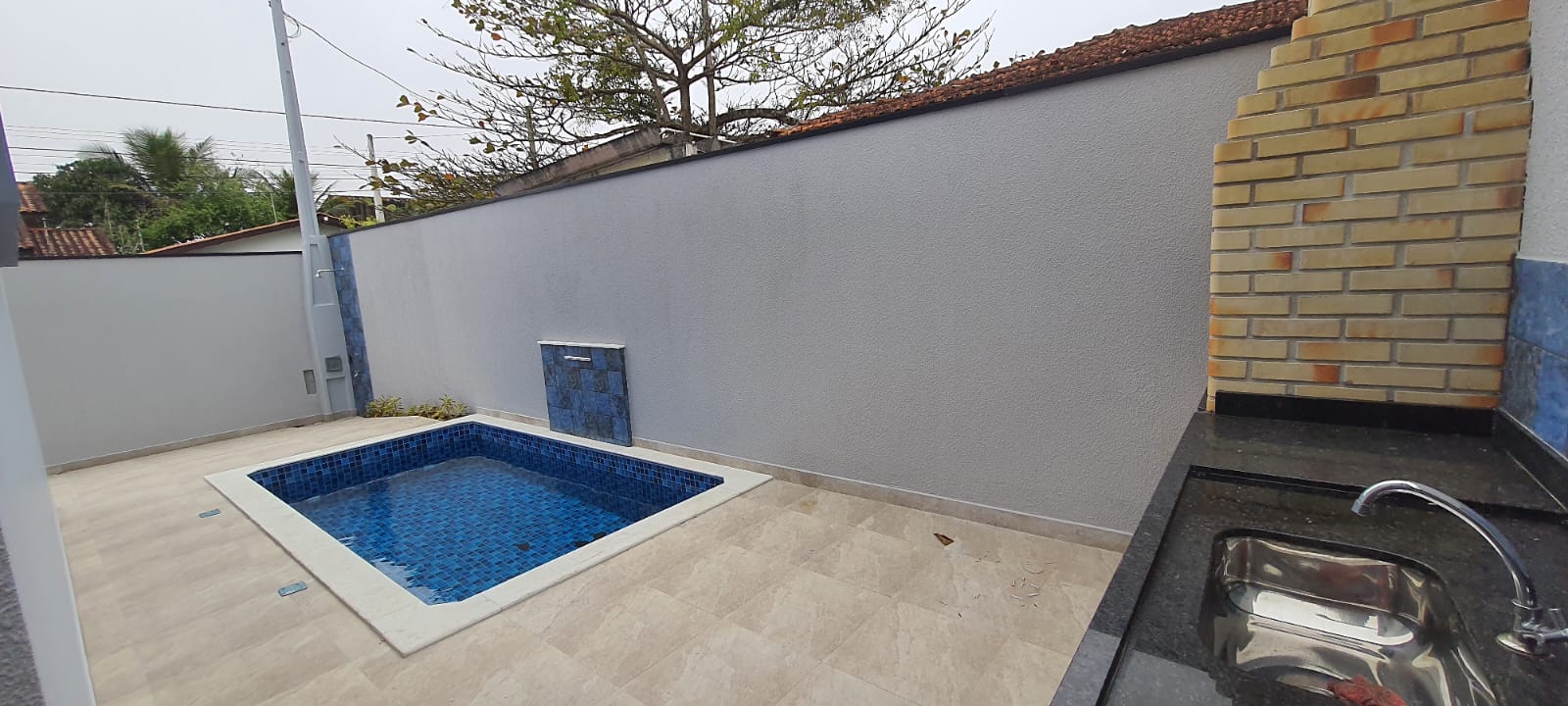 VENDE-SE LOFT/ CASA COM PSICINA 400 M DA PRAIA EM PERUÍBE