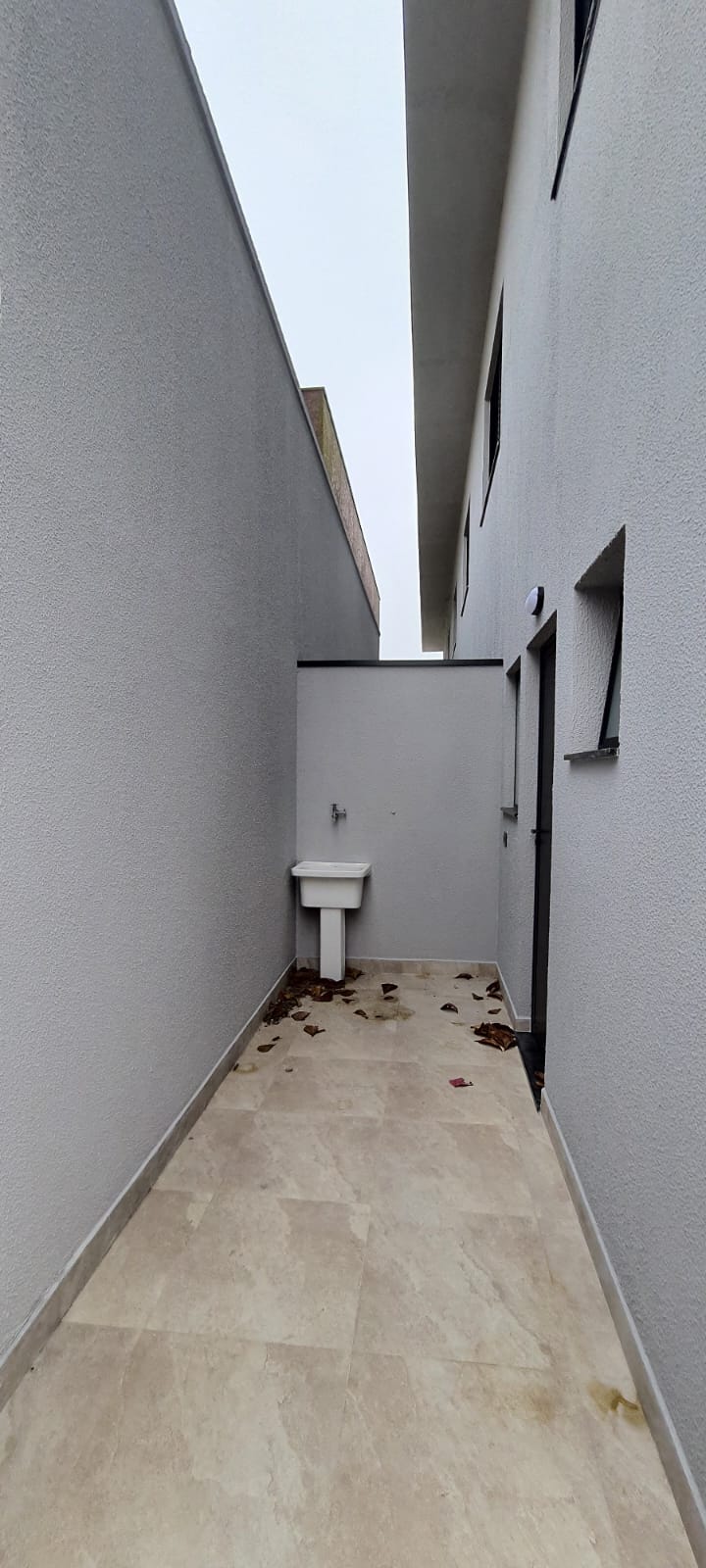 VENDE-SE LOFT/ CASA COM PSICINA 400 M DA PRAIA EM PERUÍBE