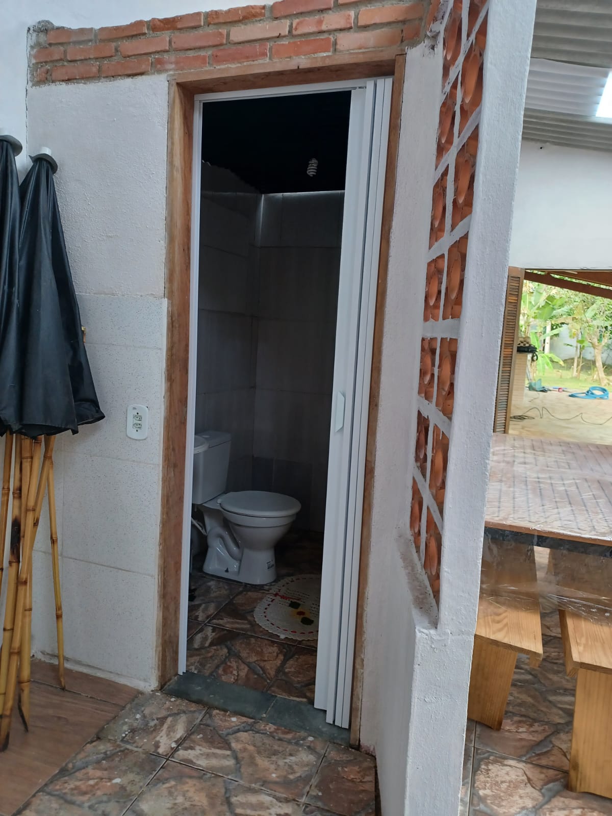 ALUGA-SE CHÁCARA COM PISCINA EM PERUÍBE