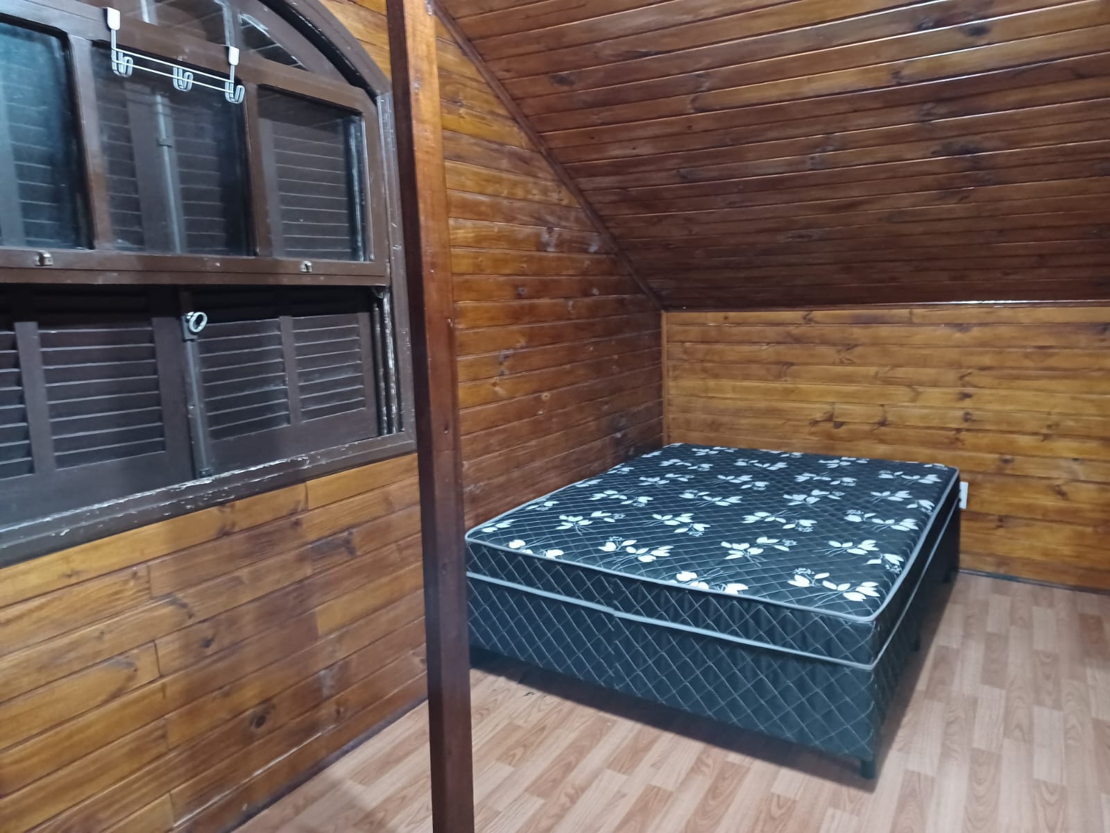 ALUGA-SE CHÁCARA COM PISCINA EM PERUÍBE