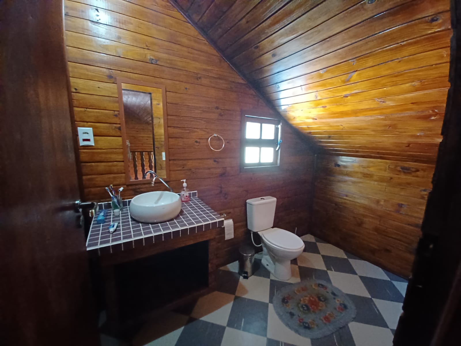 ALUGA-SE CHÁCARA COM PISCINA EM PERUÍBE