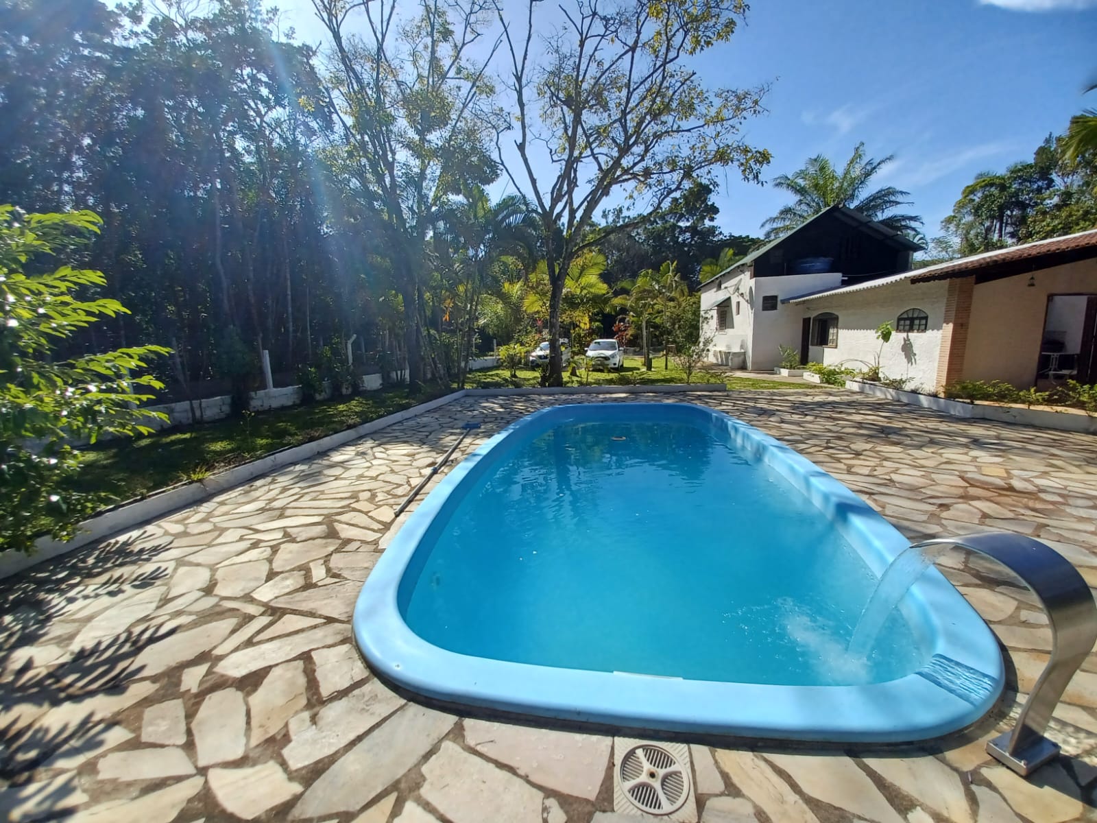 ALUGA-SE CHÁCARA COM PISCINA EM PERUÍBE