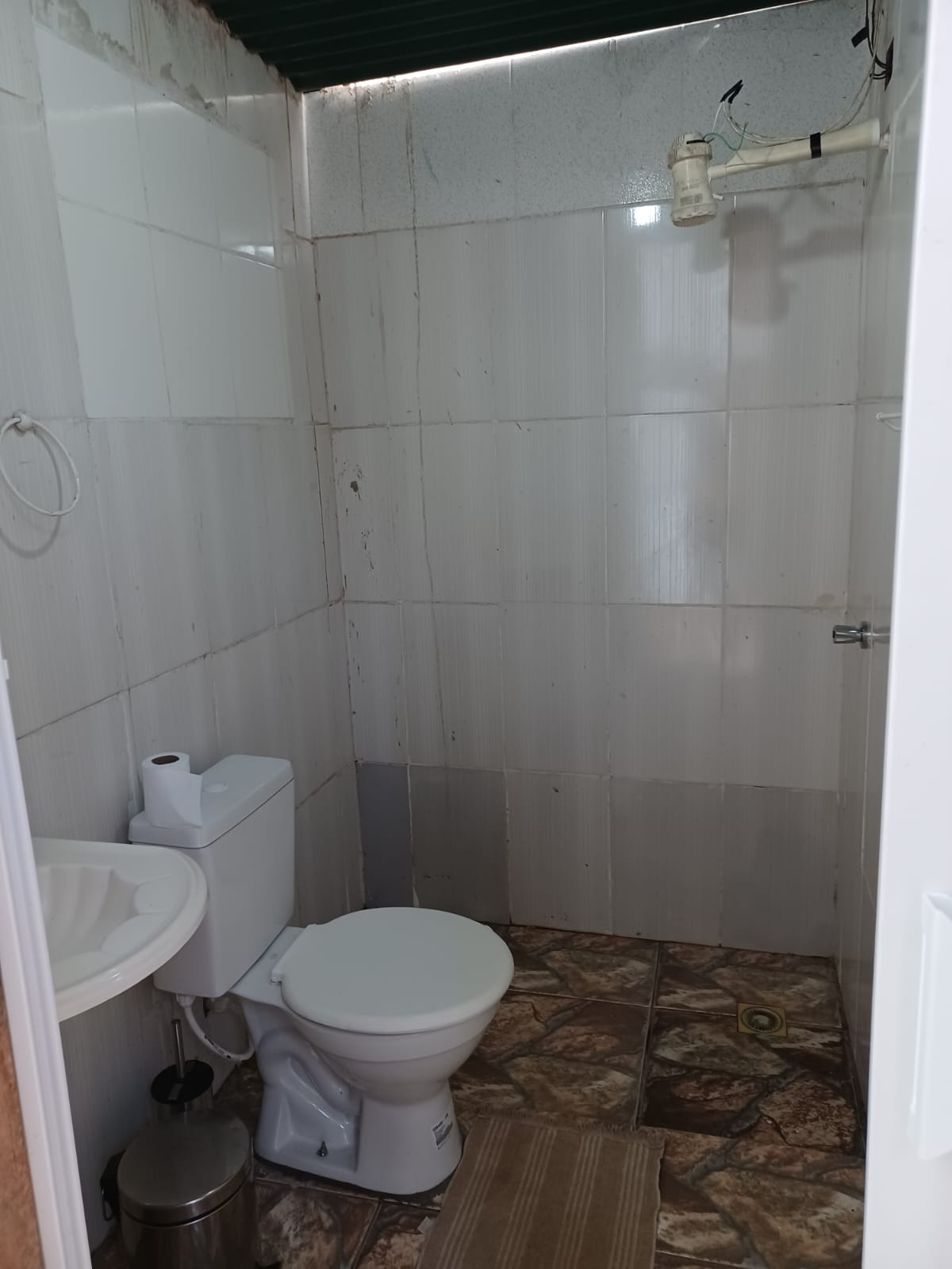 ALUGA-SE CHÁCARA COM PISCINA EM PERUÍBE