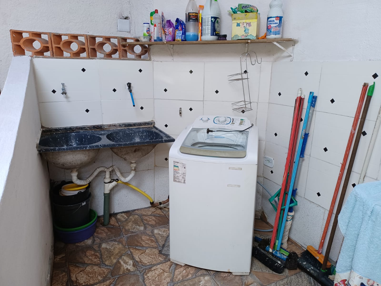 ALUGA-SE CHÁCARA COM PISCINA EM PERUÍBE