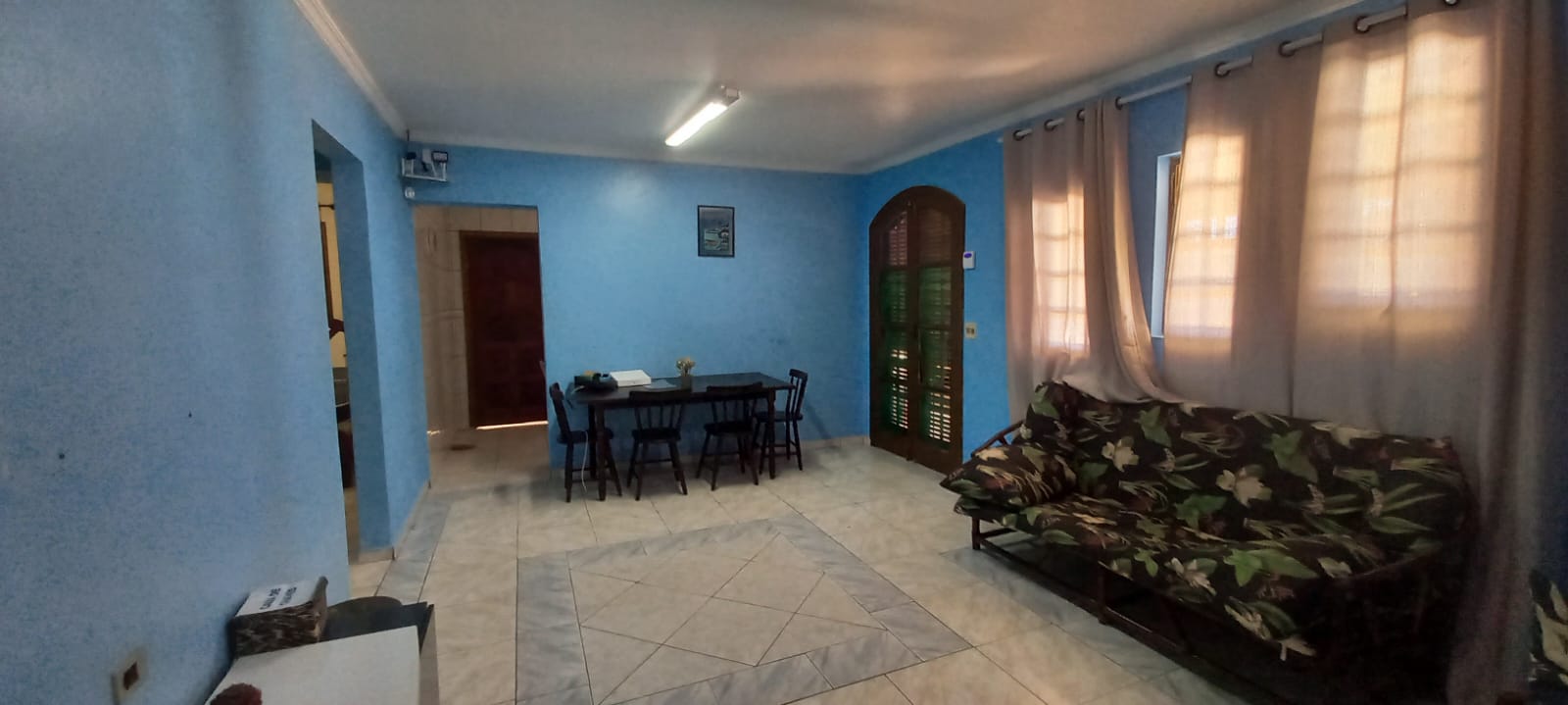 ALUGA-SE CASA COM PISCINA PARA TEMPORADA