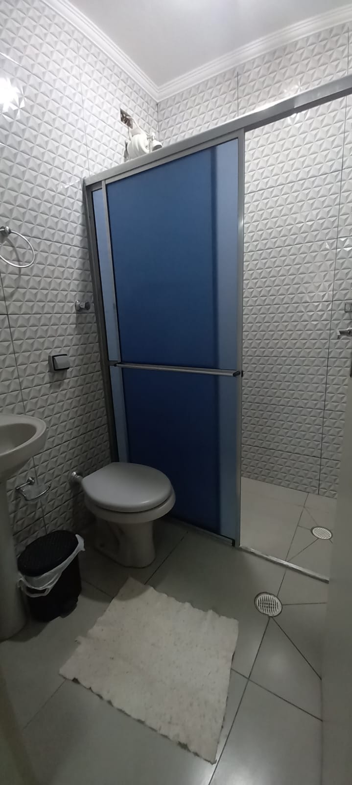 ALUGA-SE CASA COM PISCINA PARA TEMPORADA