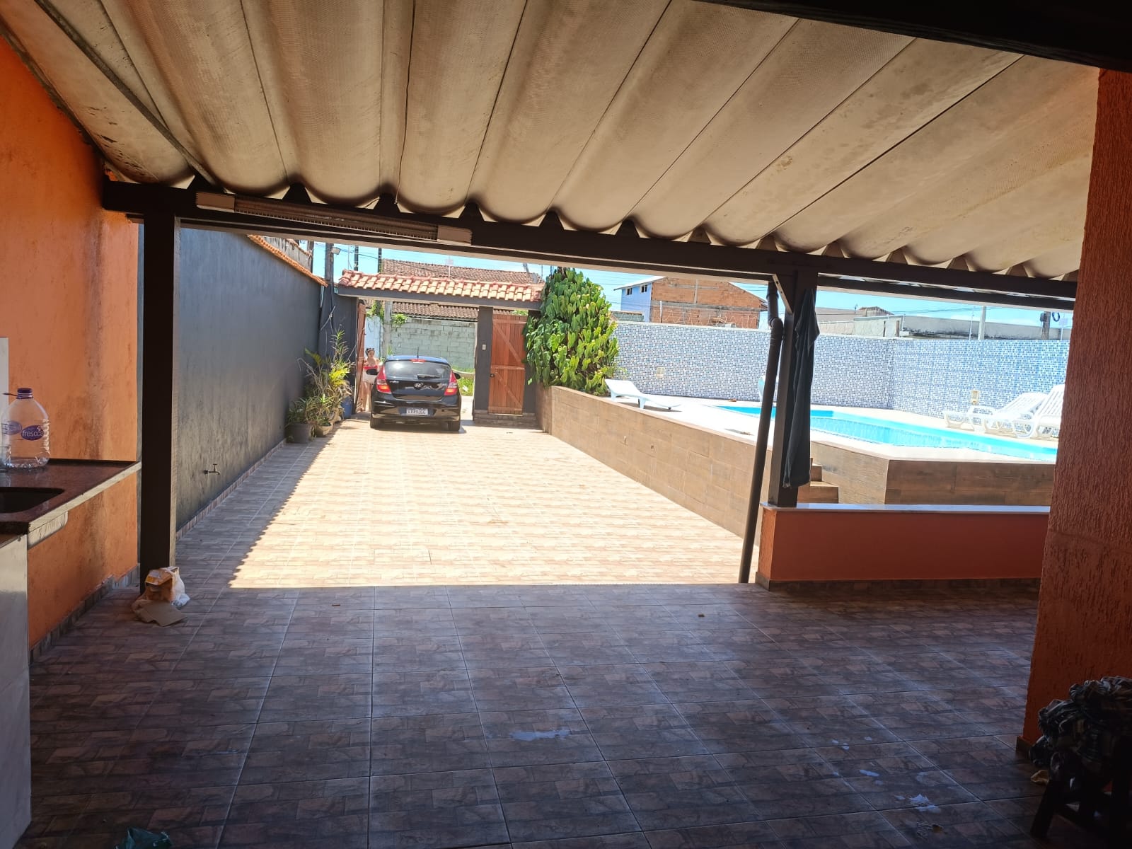 ALUGA-SE CASA COM PISCINA PARA TEMPORADA