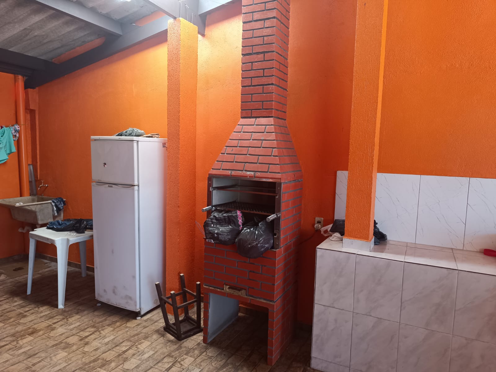 ALUGA-SE CASA COM PISCINA PARA TEMPORADA