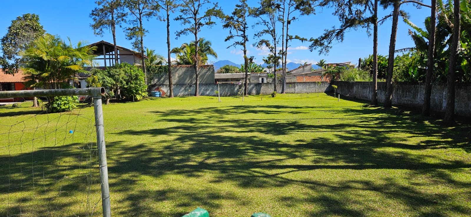 CHÁCARA COM PISCINA EM PERUÍBE PRA TEMPORADA 