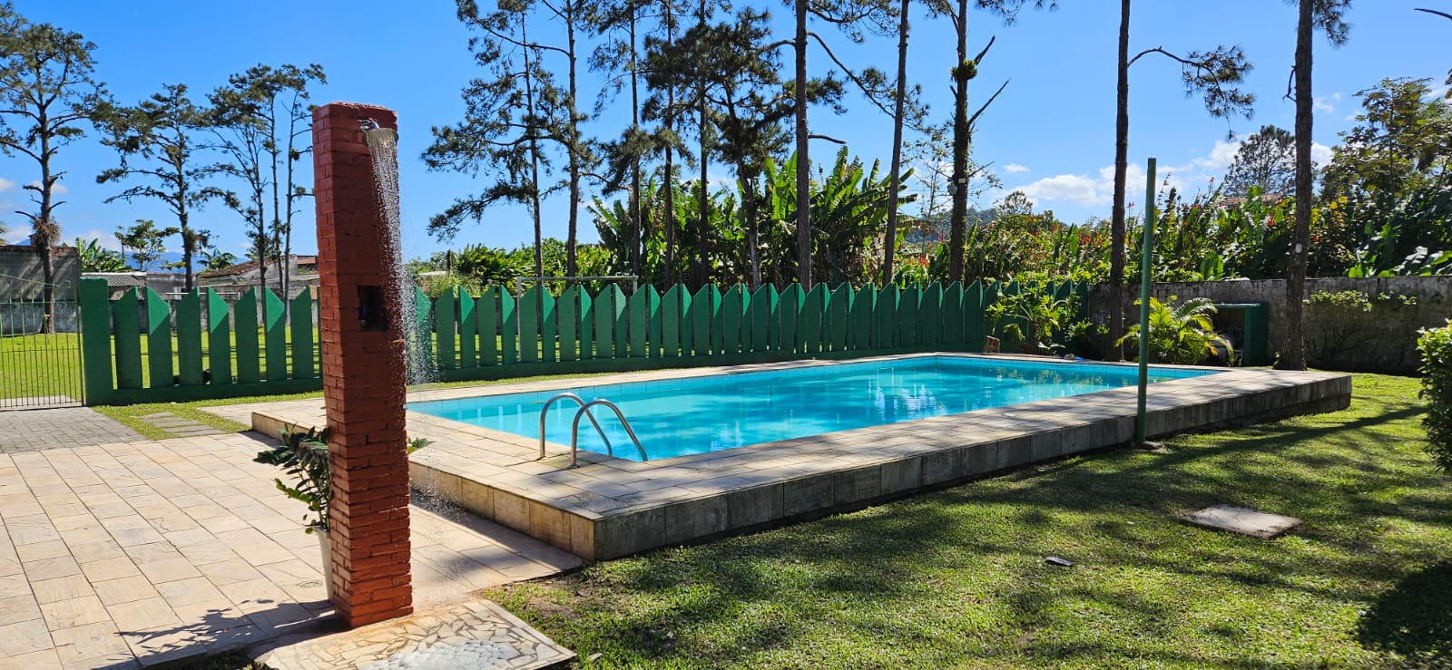 CHÁCARA COM PISCINA EM PERUÍBE PRA TEMPORADA 