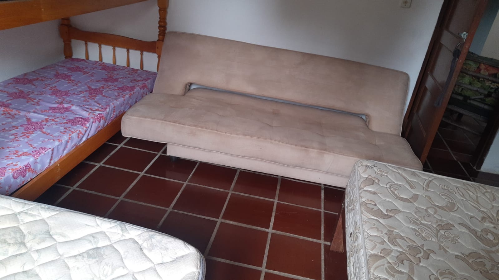 CHÁCARA COM PISCINA EM PERUÍBE PRA TEMPORADA 