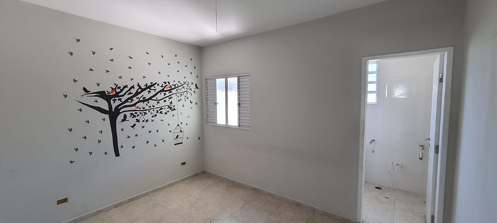 VENDE-SE CASA EM PERUÍBE 