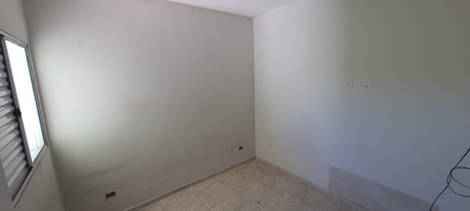 VENDE-SE CASA EM PERUÍBE 