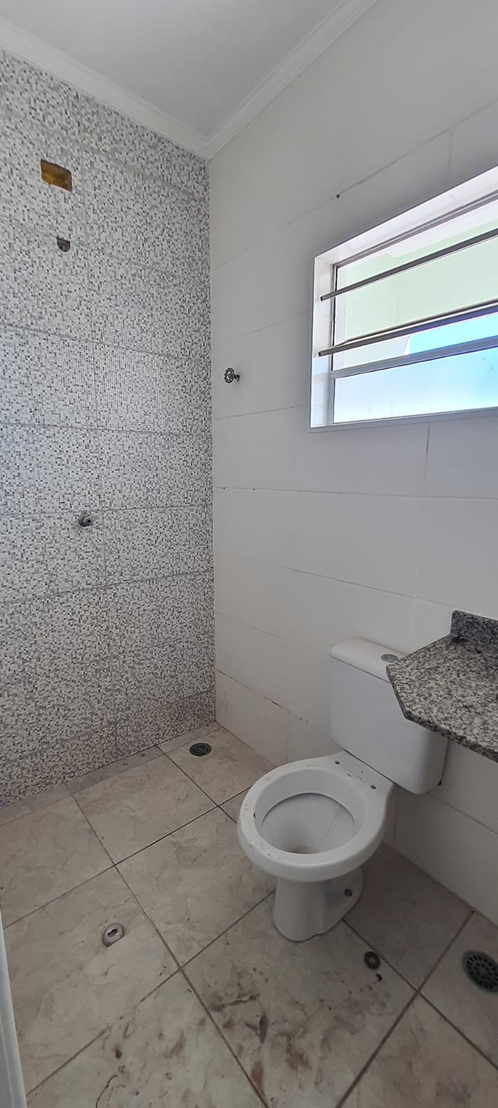 VENDE-SE CASA EM PERUÍBE 
