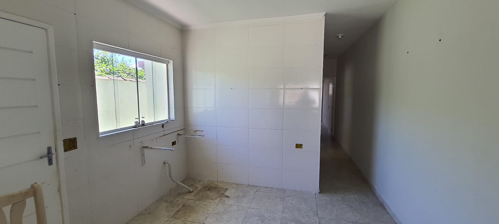 VENDE-SE CASA EM PERUÍBE 