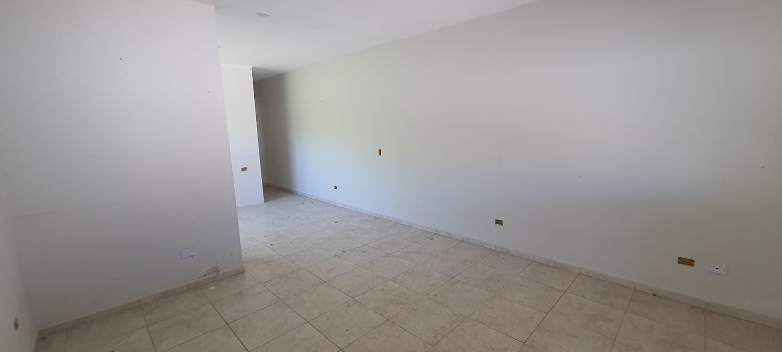 VENDE-SE CASA EM PERUÍBE 