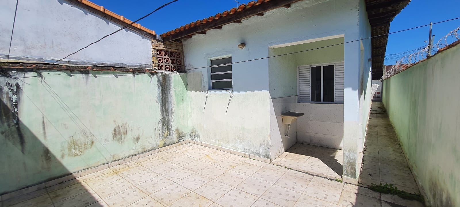 VENDE-SE CASA EM PERUÍBE 