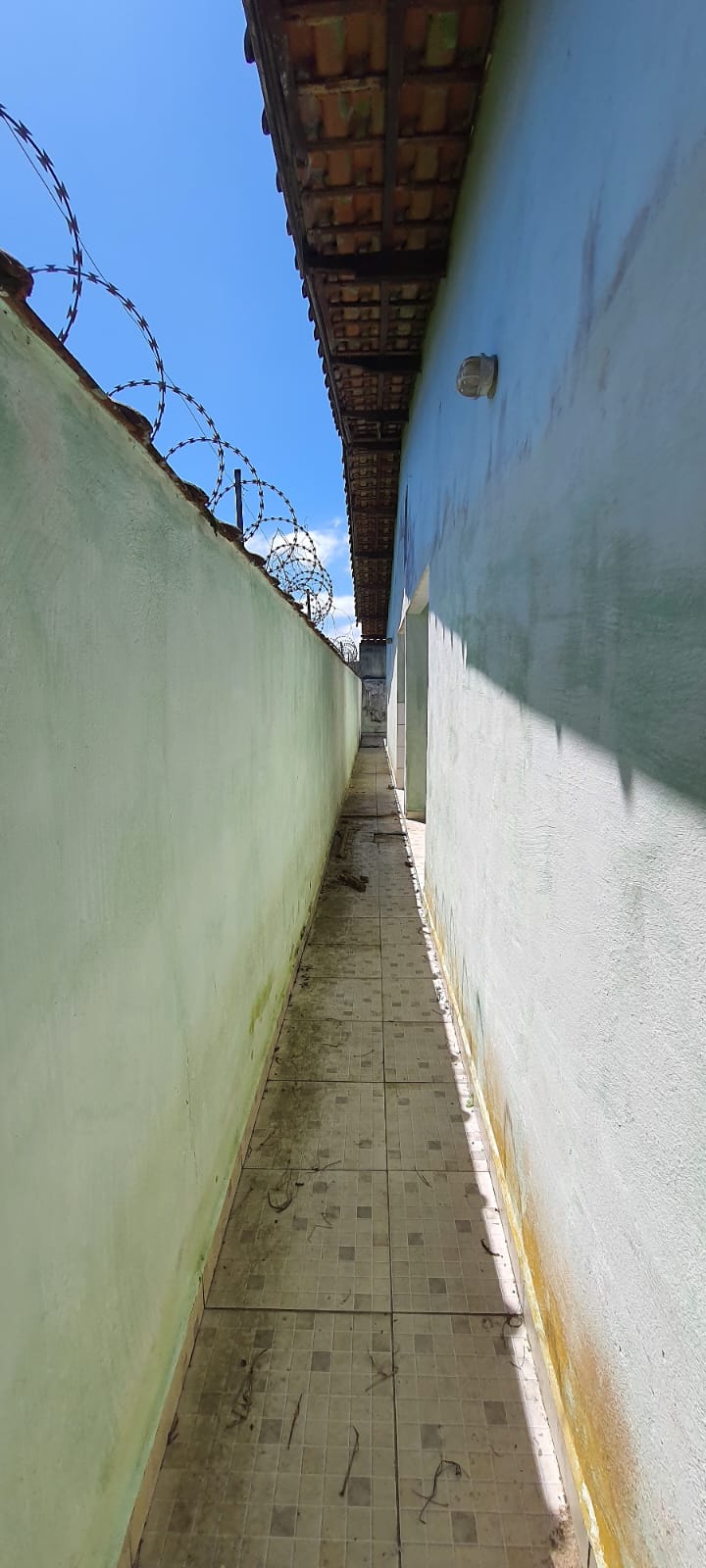 VENDE-SE CASA EM PERUÍBE 