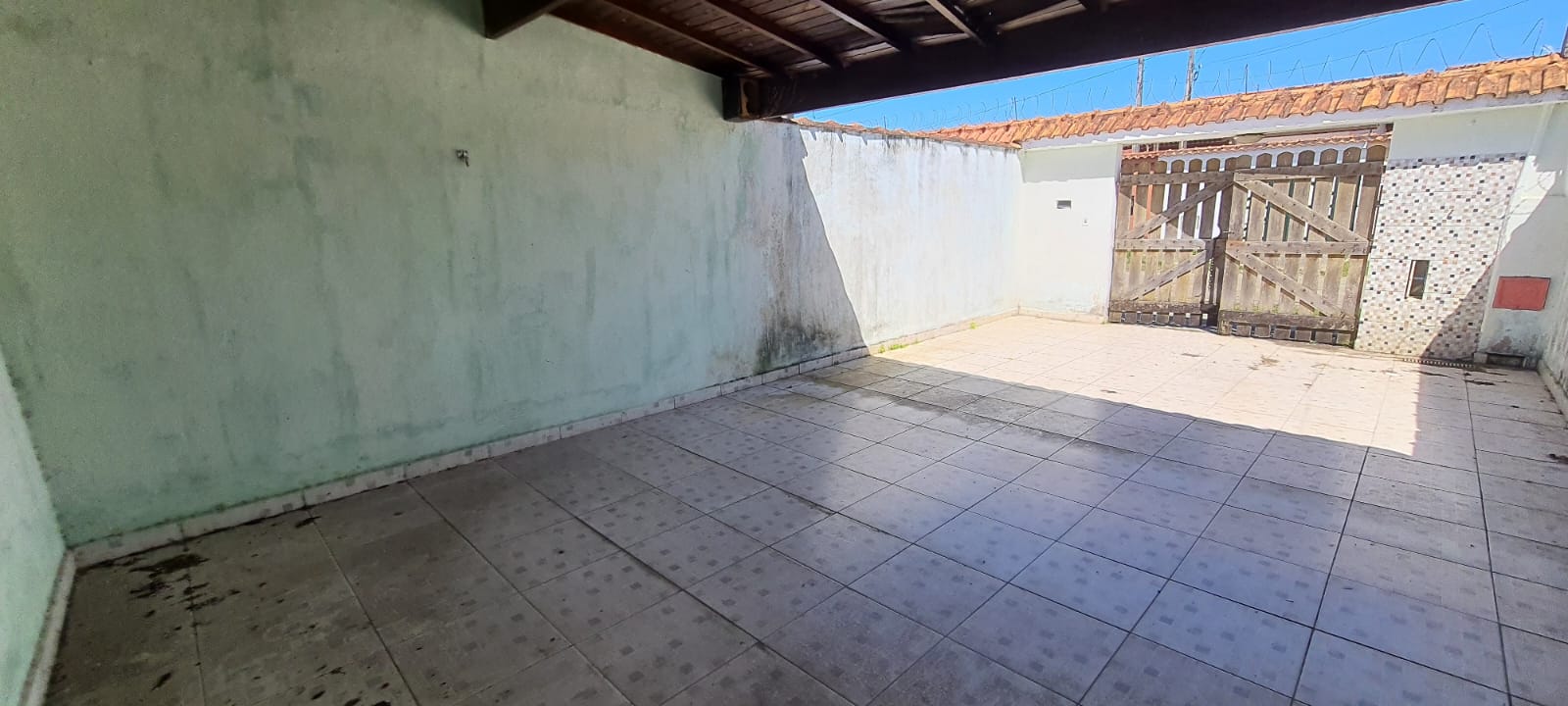 VENDE-SE CASA EM PERUÍBE 