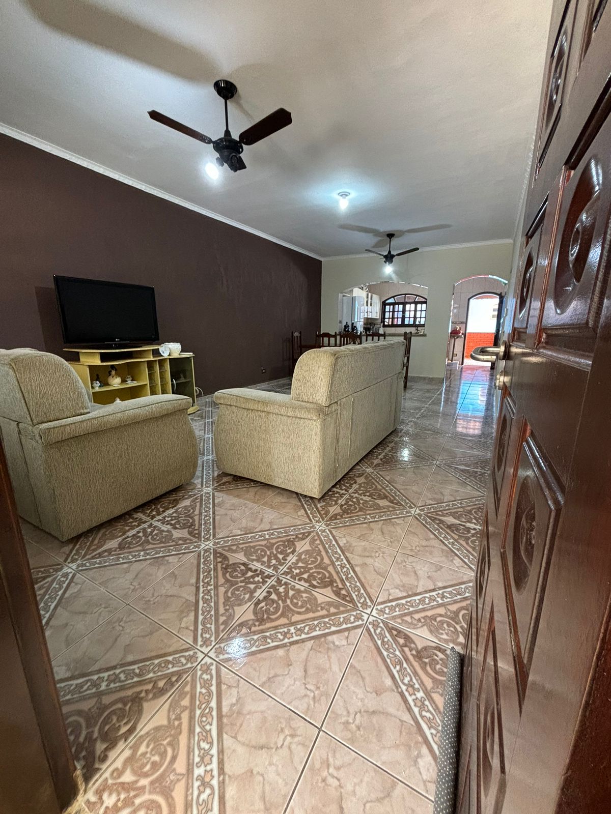 Casa à Venda com 3 Quartos e Edícula 