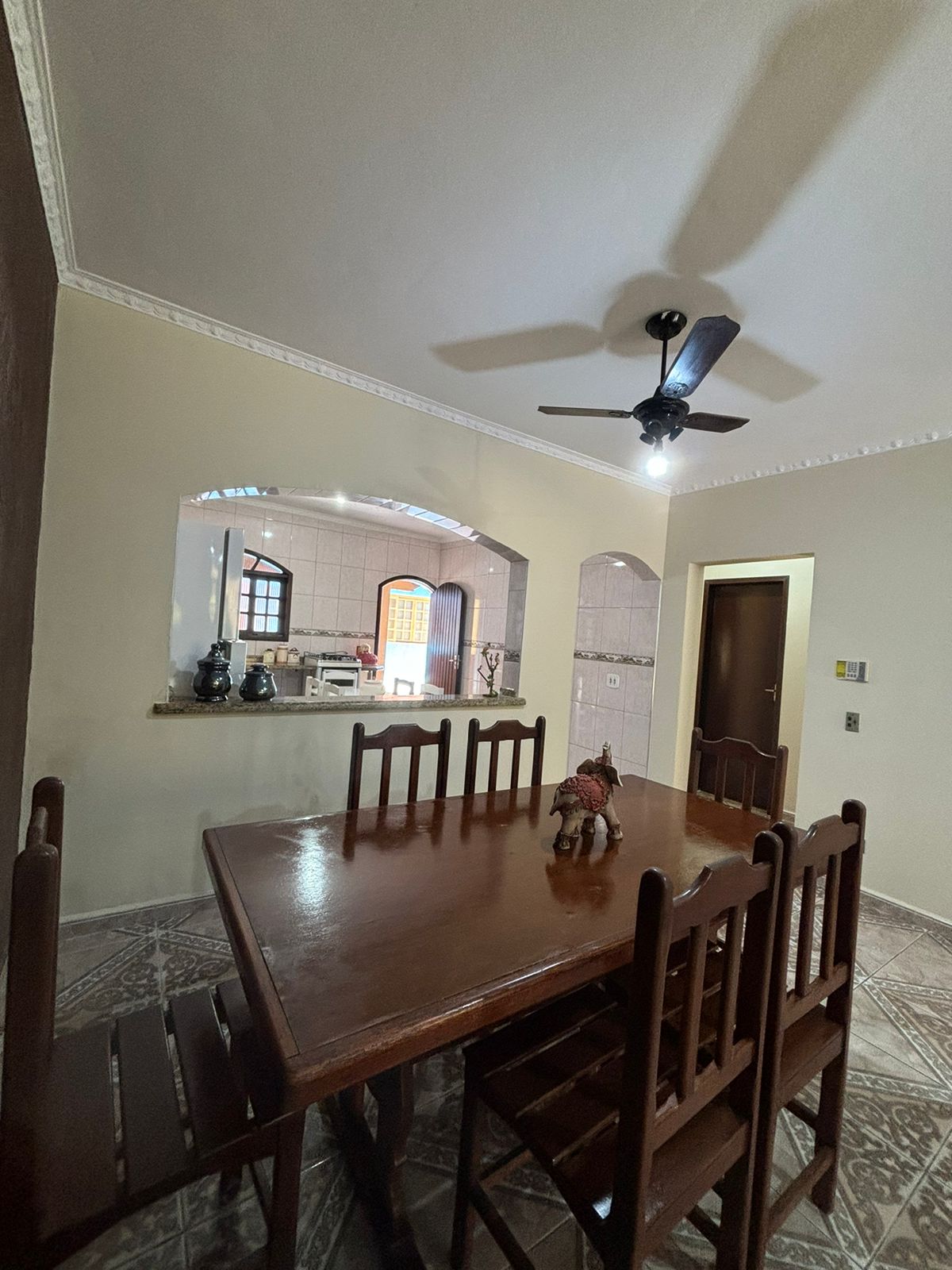 Casa à Venda com 3 Quartos e Edícula 