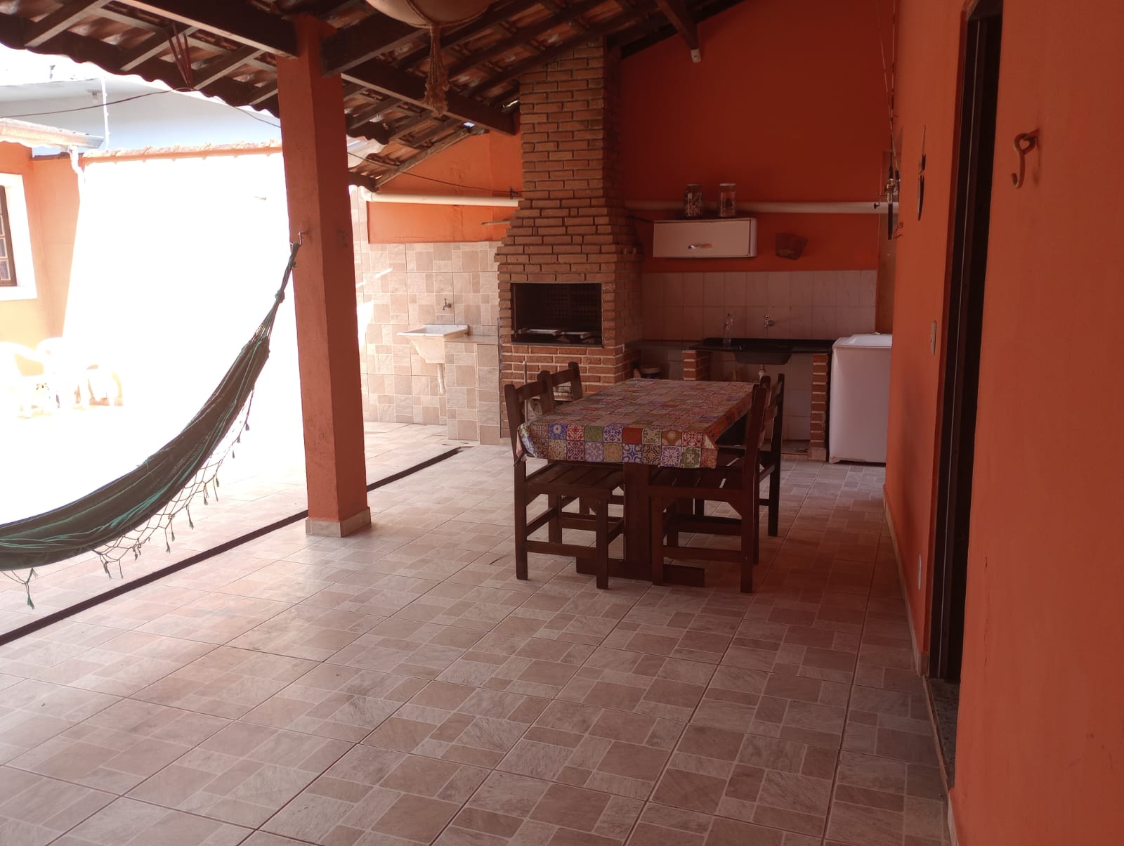 VENDE-SE LINDA CASA EM PERUÍBE