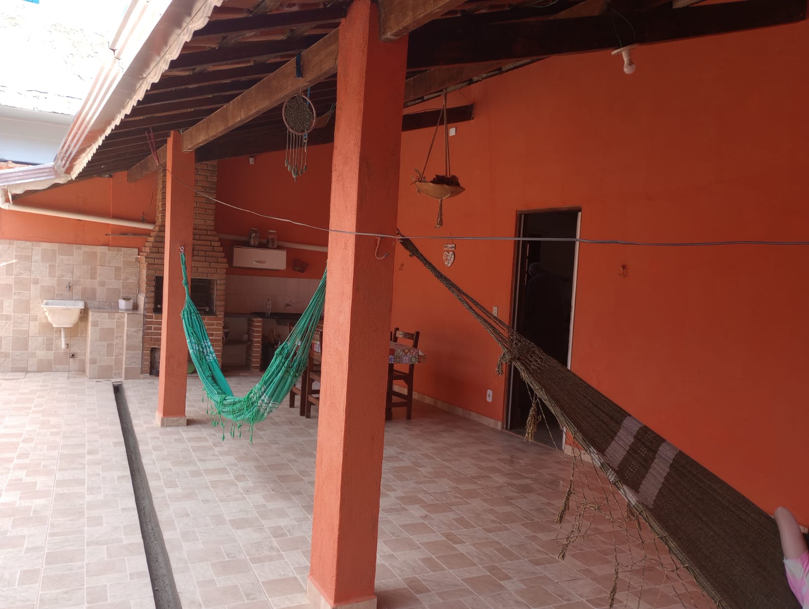 VENDE-SE LINDA CASA EM PERUÍBE