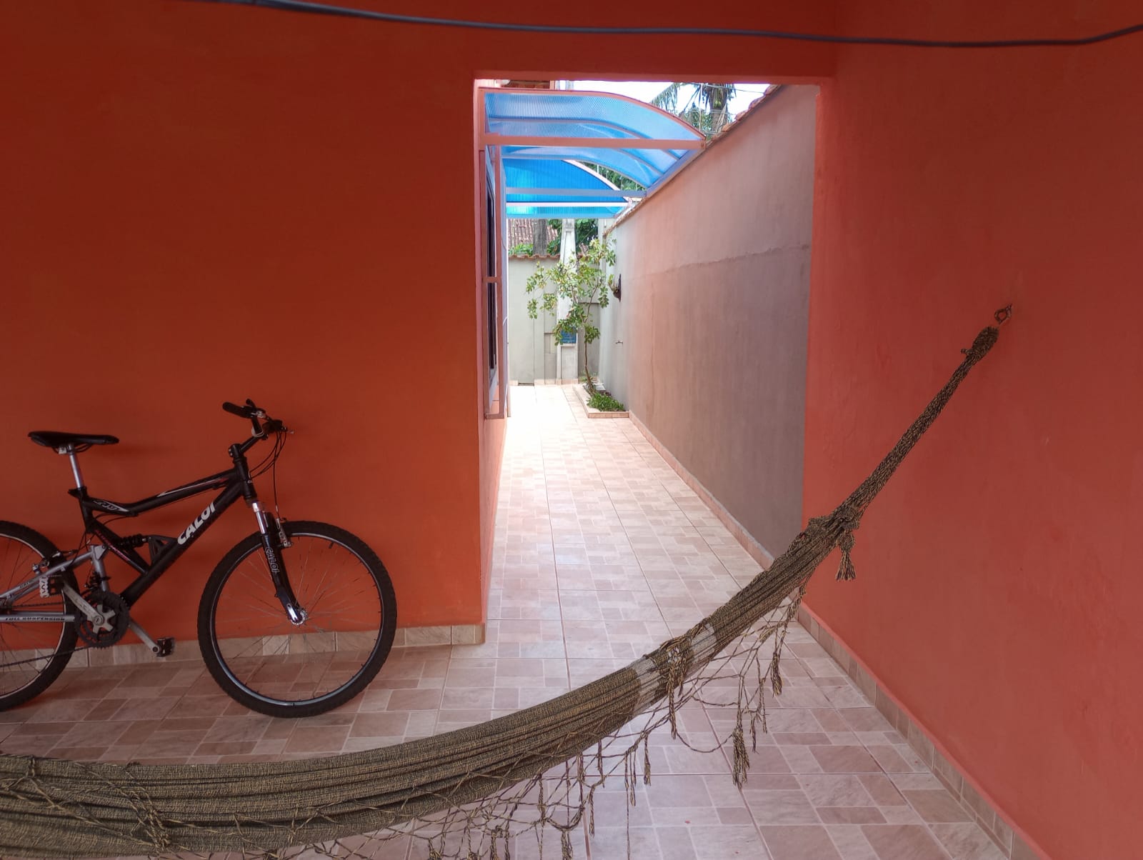 VENDE-SE LINDA CASA EM PERUÍBE
