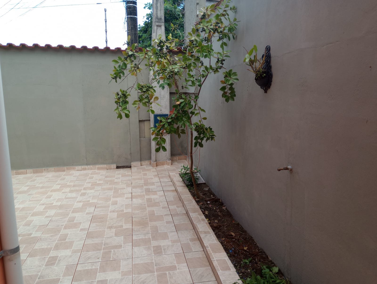 VENDE-SE LINDA CASA EM PERUÍBE