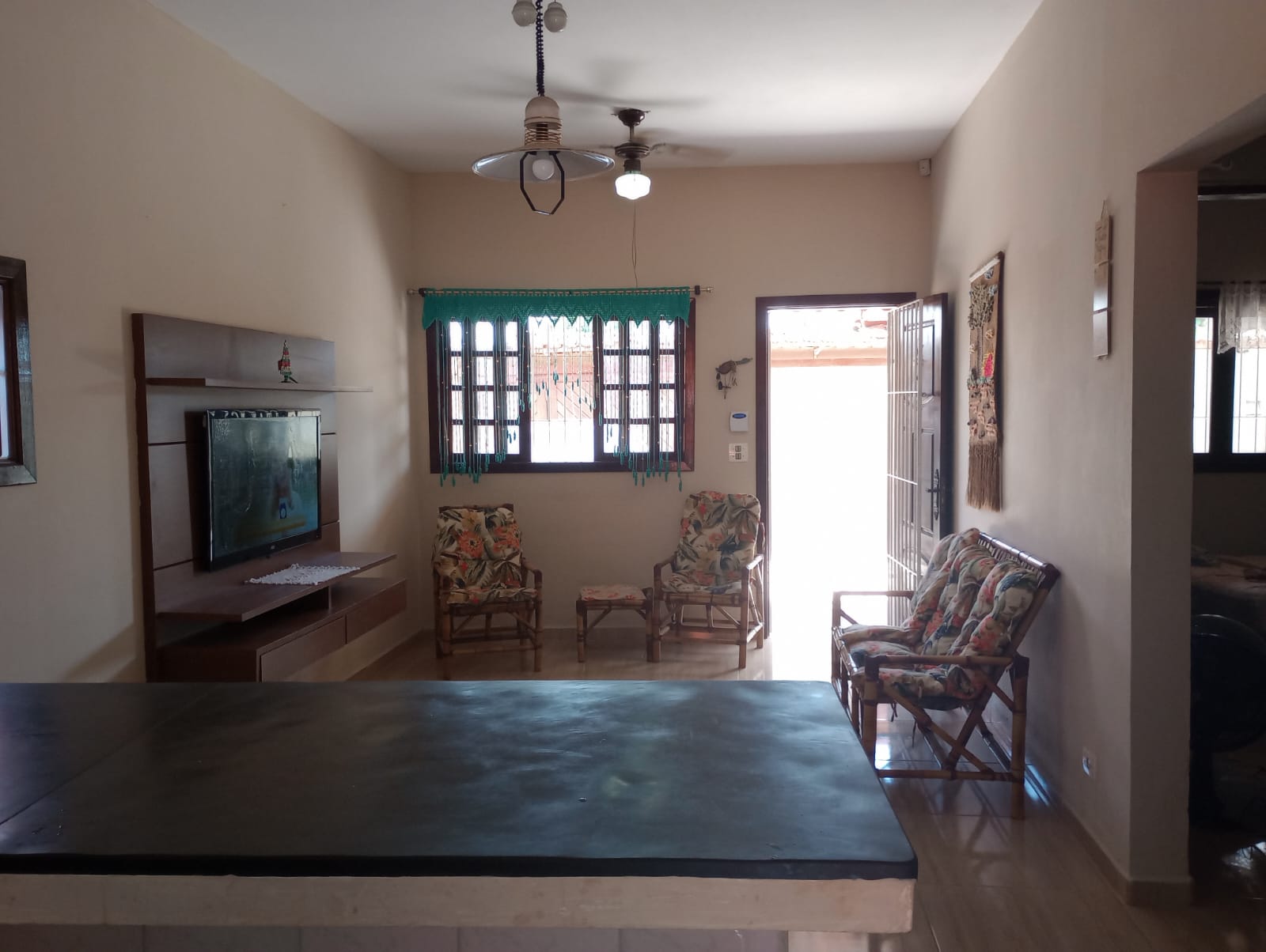 VENDE-SE LINDA CASA EM PERUÍBE