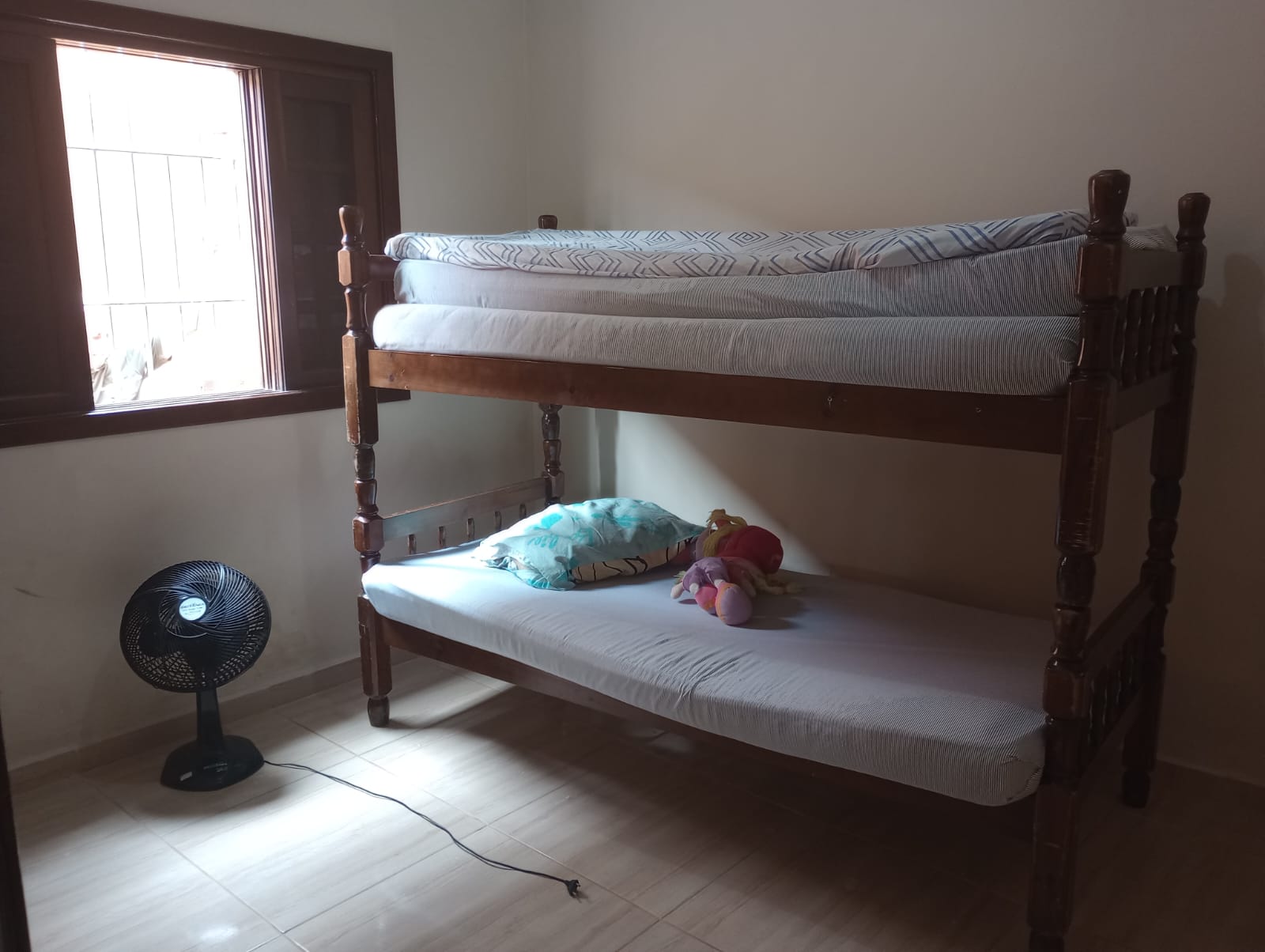 VENDE-SE LINDA CASA EM PERUÍBE