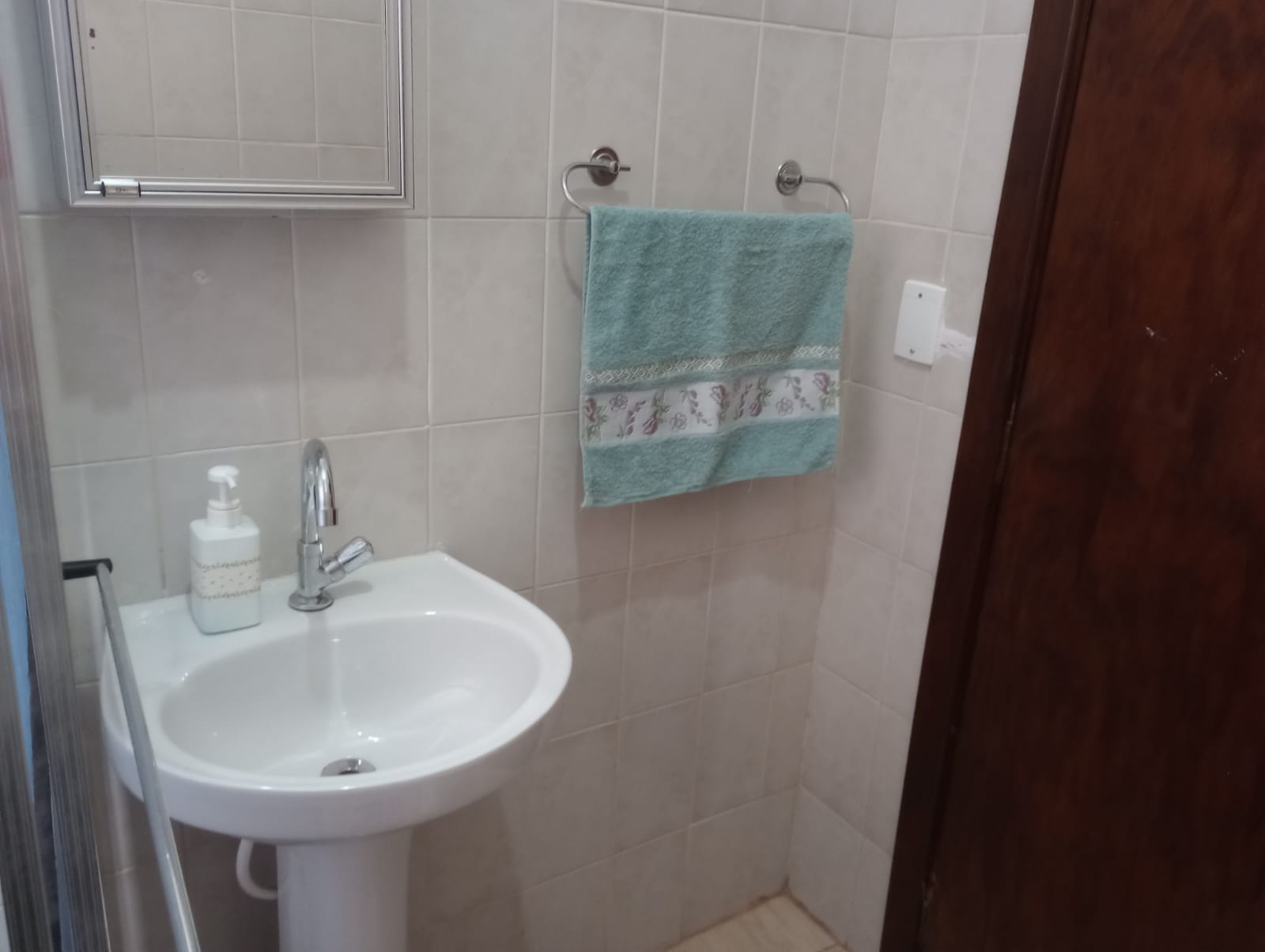 VENDE-SE LINDA CASA EM PERUÍBE