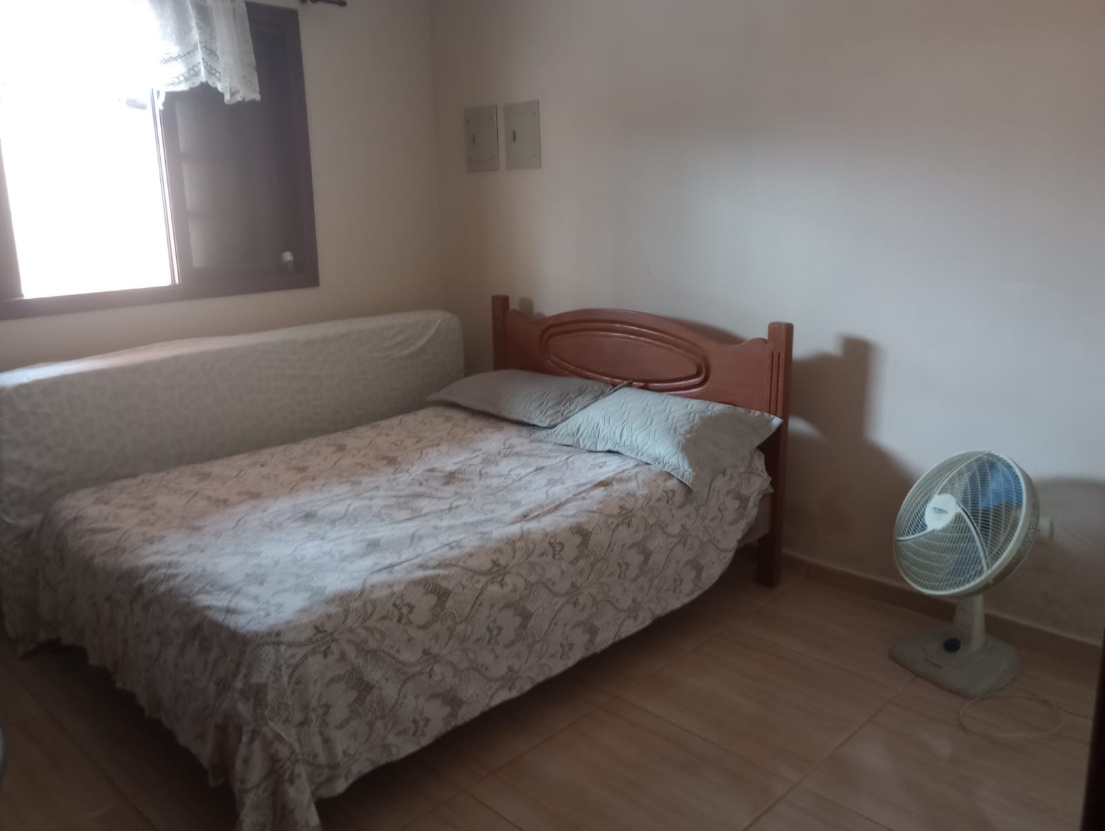 VENDE-SE LINDA CASA EM PERUÍBE