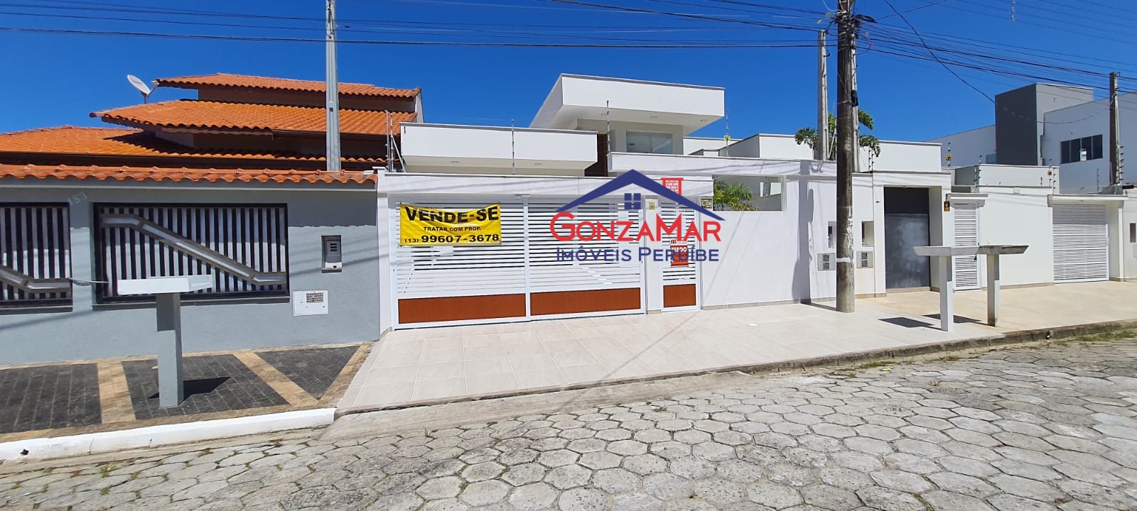 VENDE-SE LINDA CASA DE ALTO PADRÃO EM PERUÍBE 200 M DA PRAIA 