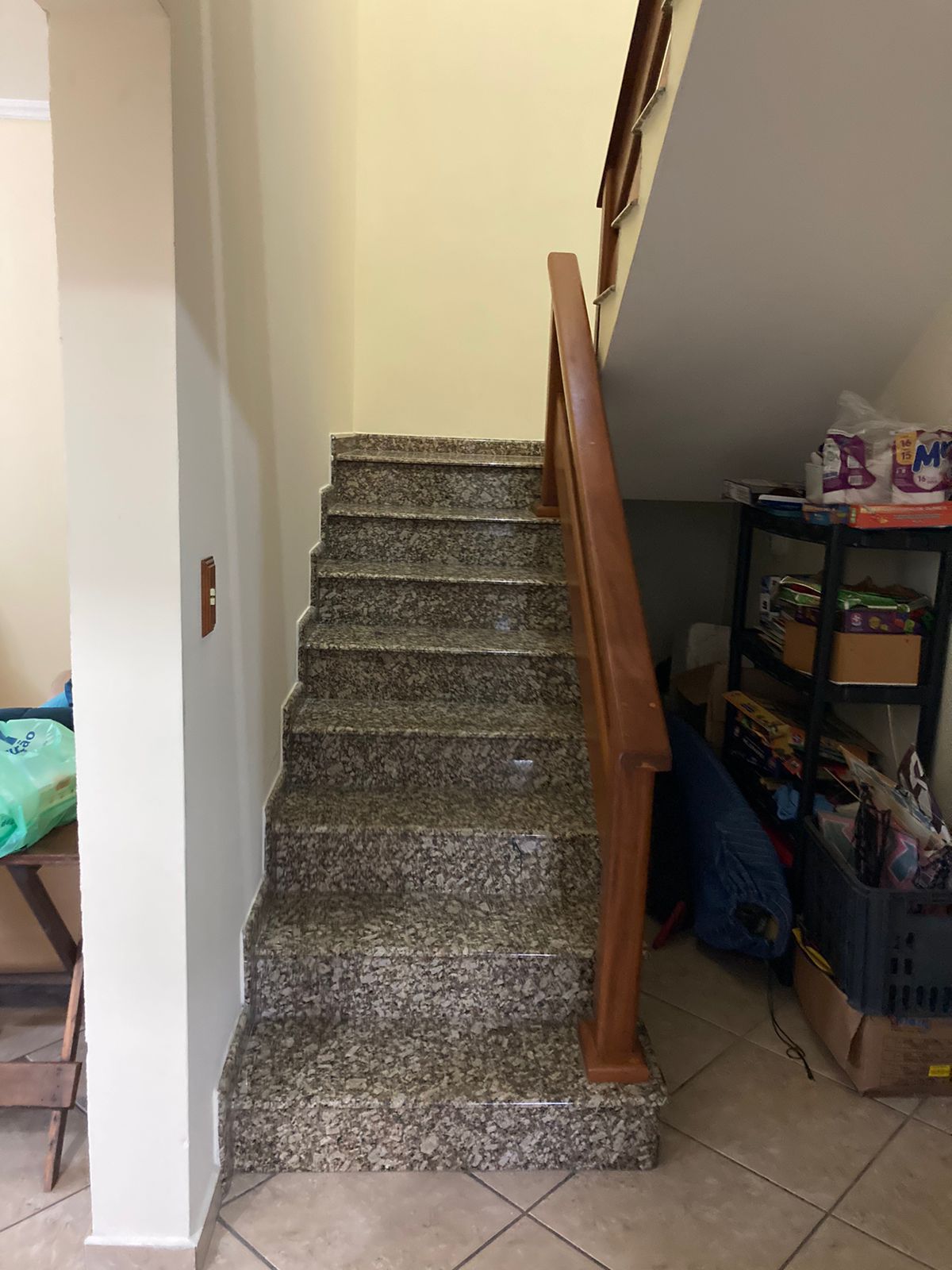 VENDE-SE SOBRADO EM PERUÍBE À 80 M DA PRAIA 