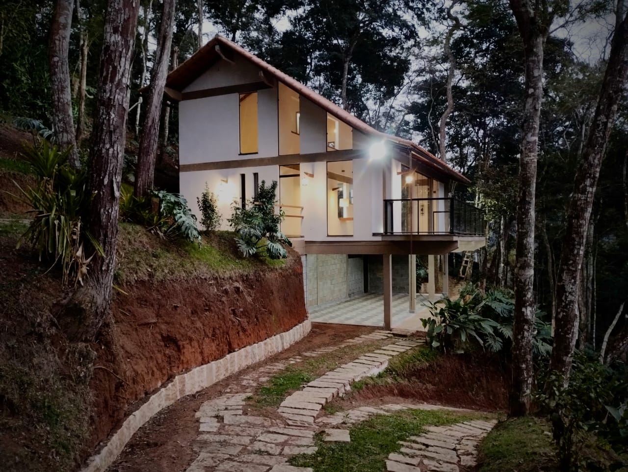 UMA CASA NOVA E EM LOCAL VERDE