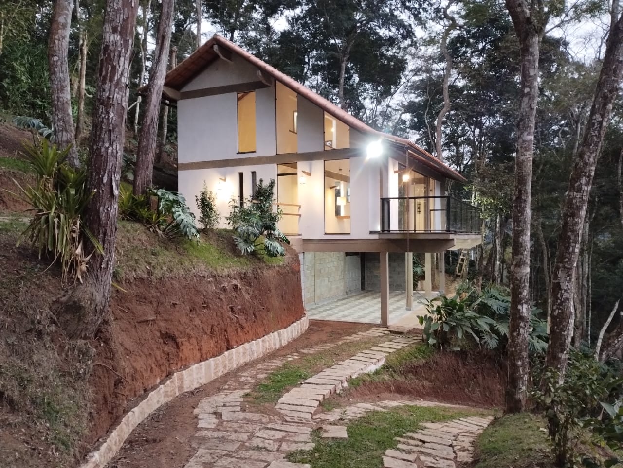 UMA CASA NOVA E EM LOCAL VERDE
