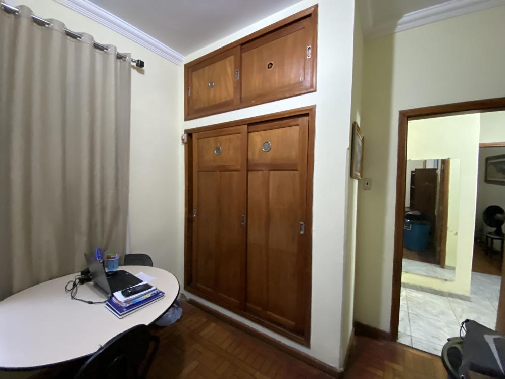 Casa à venda com 3 quartos, 240m² - Foto 10